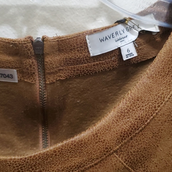 🆕 WAVERLY GREY - NWT CARAMEL TOP - Picture 2 of 7